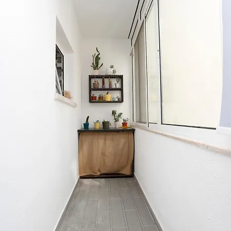 Apartment Like A Local @ Cozy